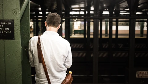 NYC Photographer Takes Pictures of Stranger's Private Cell Phone Messages