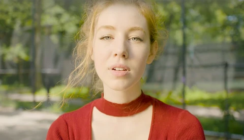 The Differences in Using Silver, Gold, and White-Covered Reflectors for Portraits