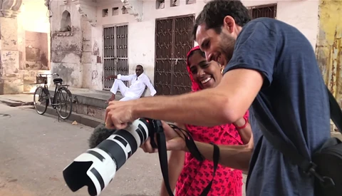 How to Take Photos of Strangers When Traveling