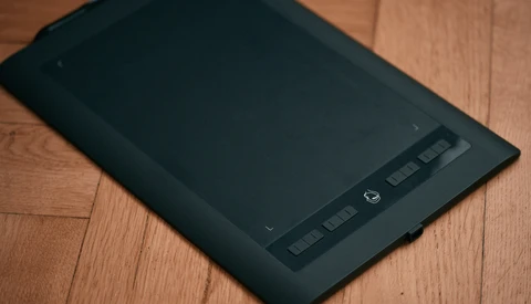 Fstoppers Reviews the Parblo a610s, a Cheap Alternative to Entry Level Tablets