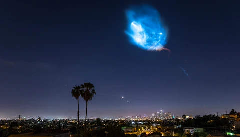 Beautiful Time-Lapse Video of the SpaceX Falcon 9 Rocket Launch Over Los Angeles