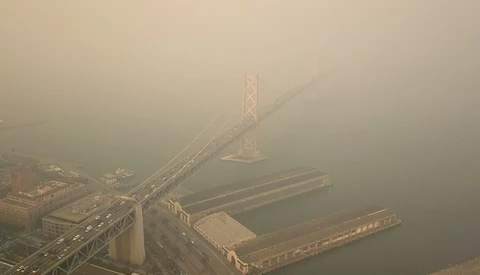 Drone Video Shows Eerie Footage of San Francisco Shrouded in Smoke From Wildfire