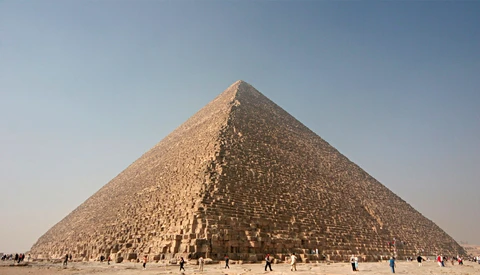Photographer Posts Picture of Himself and Girlfriend Naked, in Sexual Position on Top of Pyramid, Prompts Investigation by Egyptian Authorities [NSFW]