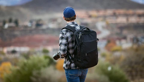 Fstoppers Reviews the Inateck 35L Backpack