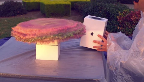 Humble Phone Cameras Used to Capture Glitter Bombs Going Off in Thieves' Faces