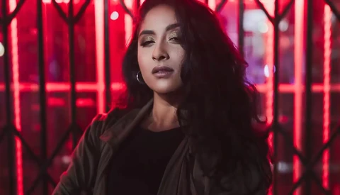 Dramatic Portraits Lit Using Only a Mobile Phone Flashlight
