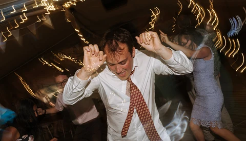 Want to Get Vibrant Wedding Party Shots? Check Out This Video