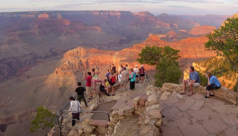 Tourist Taking Photos Falls to Death in Grand Canyon