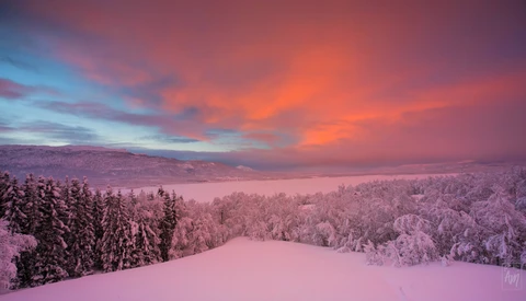 A Beautiful Winter Time-Lapse Film of Norway