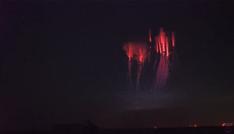 Photographer Captures Rare Lightning Phenomenon