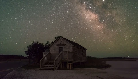Can You Do Milky Way Photography With a Crop Sensor Camera and Kit Lens?