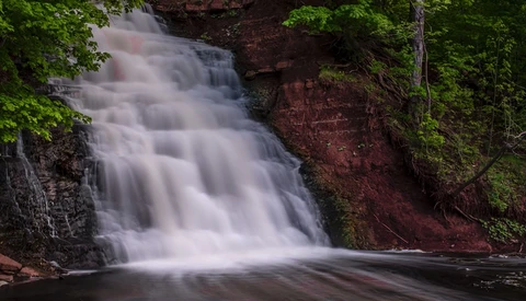 How to Use Radial Filters to Selectively Lighten an Image in Lightroom