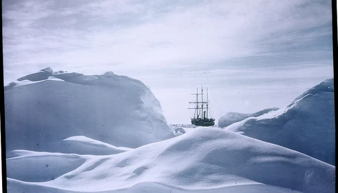 Frank Hurley With Ernest Shackleton: Photographing Antarctic Adventure