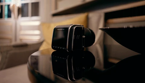 Fstoppers Hands-on Look at the Hasselblad CFV II 50C (and X1D II 50C)