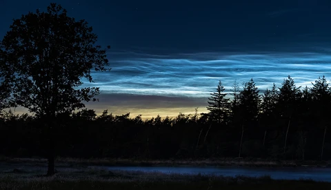 Photographing Noctilucent Clouds