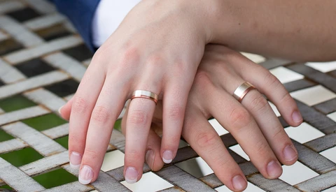 Despite Multiple 'Best of Weddings' Awards, Multiple Couples Claim Wedding Photographer Never Delivered