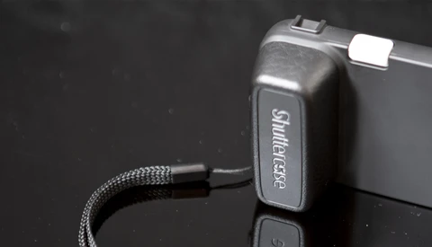 Fstoppers Reviews the SHUTTERCASE Pro Camera Handle for Moment Lenses