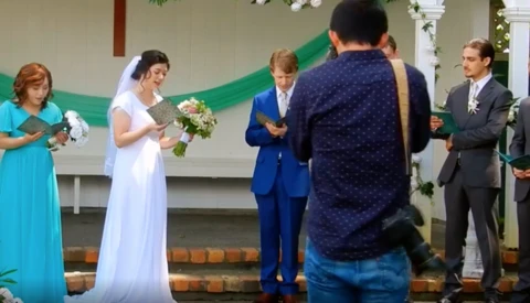 Photographer Photoshopped Wedding Pictures to Make Bride Skinnier Against Her Wishes, Claims to Have Now Deleted the Original Files