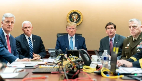 Former White House Photographer Suggests Camera Timestamps Could Prove the Picture of Trump Watching Strike on ISIS Leader Was Staged