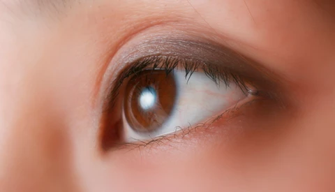 Stalker Finds and Assaults Japanese Celebrity by Looking at Eye Reflections in Selfies