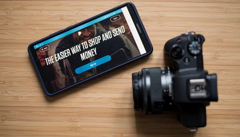 Photographer Lists a Camera on eBay, Gets Scammed by a Buyer Because of a PayPal Loophole