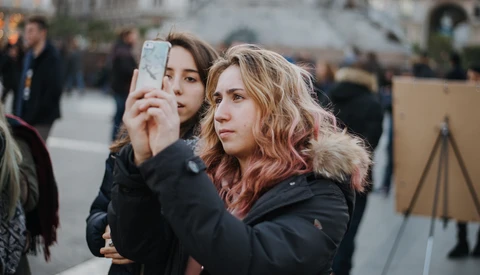 Can We Not Travel Without Sharing Photos Anymore?