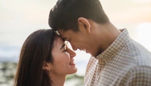 Learn More Than 20 Poses for Couples in Under 10 Minutes