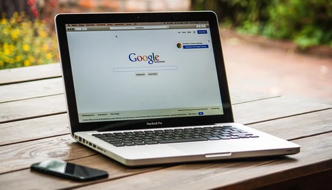 Google's AI Is Replacing Gender Tags of 'Man' and 'Woman' With 'Person' in Aim to Not Misgender Users