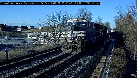 Video Shows Family With Five Children Barely Escaping Train During Photoshoot