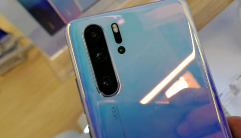 Huawei Caught Pretending High-End DSLR Images Were Shot by Their Phones... Again