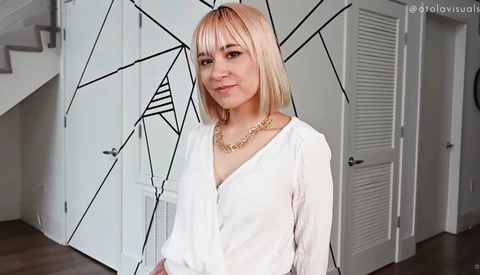 A Creative DIY Technique for Recreating the Red Carpet Glambot Effect