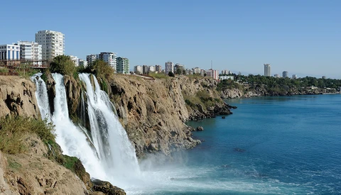 Woman Falls to Death Taking Photo on Cliff to Celebrate End of Coronavirus Lockdown