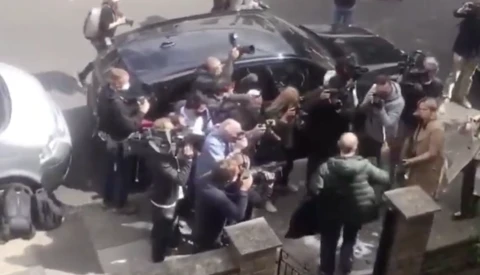 Boris Johnson's Disgraced Right-Hand Man Criticizes UK Paparazzi for Breaking Social Distancing Rules While Reporting