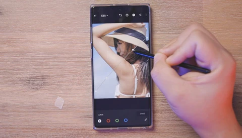 Can you Edit a 100 Megapixel Raw File on a Samsung Galaxy Note 10?
