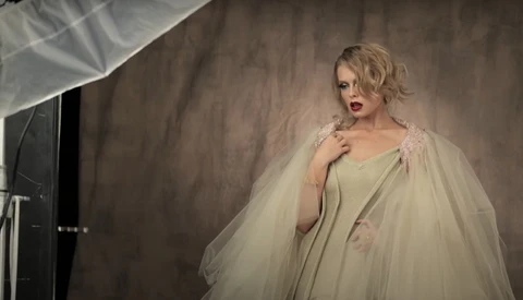 Learn How to Capture a Gorgeous Old Hollywood Style Photo