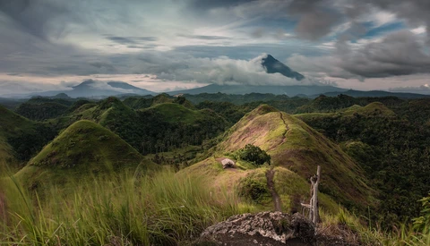 Why Photographers Should Consider Having a Walkaround Lens