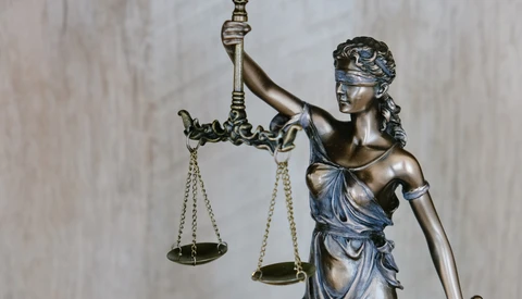Photographer Beats Buzzfeed After It Removes His Photo Credit in 'Landmark' Legal Case