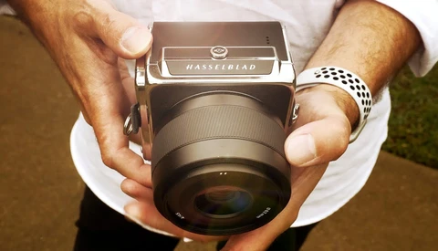 Is This the Best Camera Released in 2020? Hands On With the New Hasselblad 907X 50C