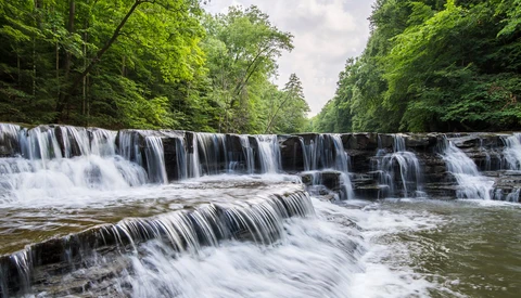 Helpful Tips for Choosing Whether to Edit a Landscape Image in Black and White or Color