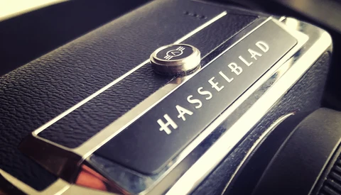 Fstoppers Reviews the Hasselblad CFV II and 907X Medium Format Camera System