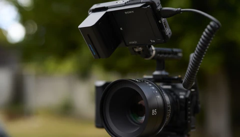 3 Reasons To Use An External Monitor When Shooting Video