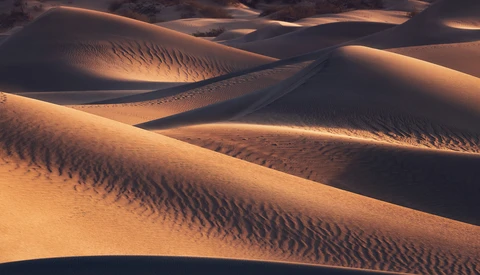 Learn to Photograph Sand Dunes in Death Valley With Michael Shainblum