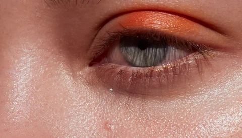 How to Sharpen and Enhance Details in a Beauty Photo Using Photoshop or Capture One