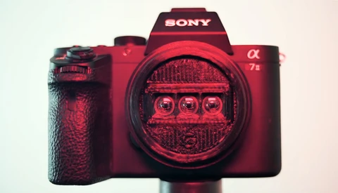 This Weird '3D Wiggle Lens' Is the First of Its Kind