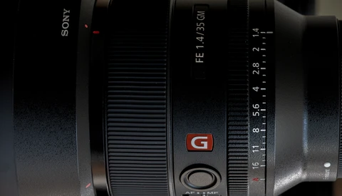 Sony FE 1.4/35 GM lens showing focus ring, aperture scale, and G Master designation badge.