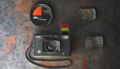 洋*】様 Lomo Apparat フィルムカメラ We Review the Lomo Apparat: Lo-fi, Wide Angle | Fstoppers