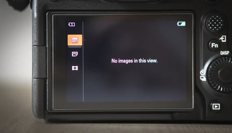 Screenshot of a digital camera's LCD screen displaying an empty gallery view with "No images in this view" message.