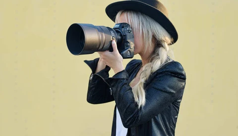 A Beginner's Guide on How to Choose Between a Prime Lens and a Zoom