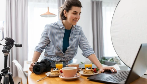 Should The Camera Industry Make a Left-Handed Camera?