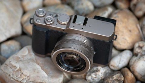 The Panasonic Lumix L10 Is the Premium Compact Camera the Market Has Been Missing